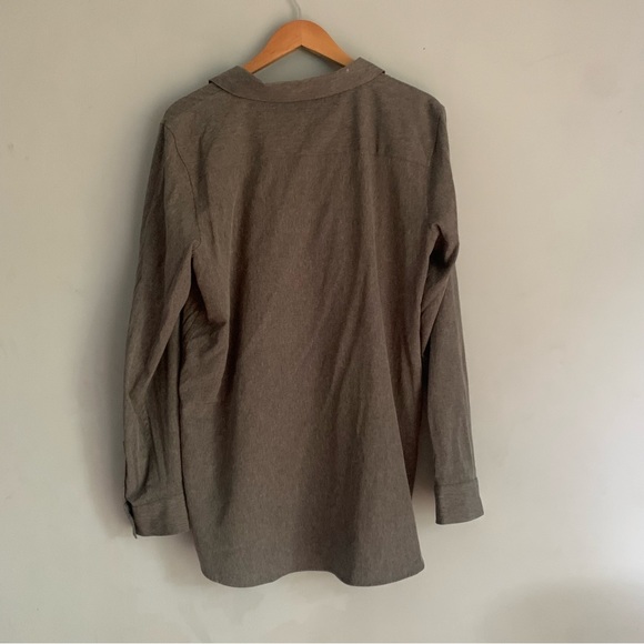 ❌ SOLD ❌Button Down Shirt - Picture 2 of 6